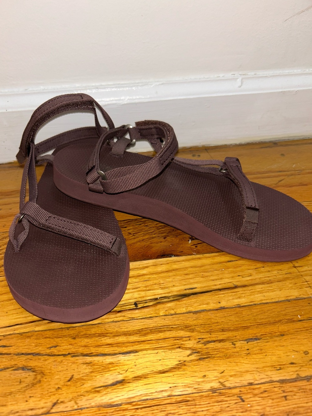 Teva’s sandals in raisin color